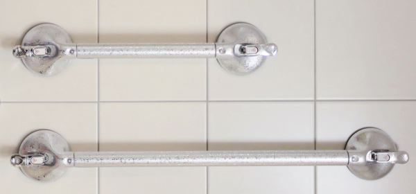 Haltegriff Mobeli, 2-Handgriff, Chromlook (Festmaß) mit Sicherheitsanzeige