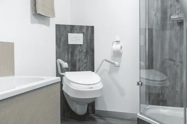 Toilettensitzerhöhung AQUATEC 900 mit Armlehnen